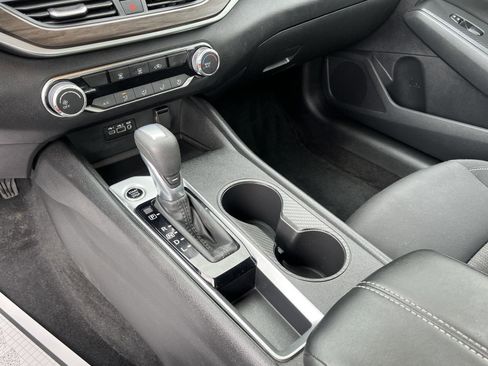 Certified 2025 Nissan Altima 2.5 SV FWD image 26