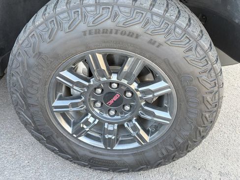 Used 2024 GMC Sierra 1500 AT4X AWD/4WD image 5
