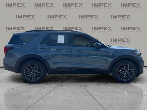 Used 2025 Ford Explorer ST-Line w/ Premium Package AWD/4WD image 6