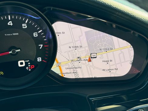 Used 2018 Porsche Panamera 4 image 21