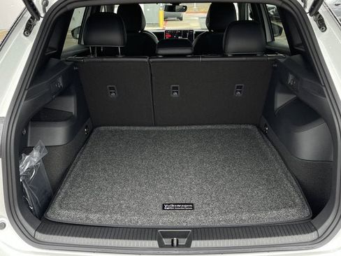 New 2026 Volkswagen Tiguan SE R-Line image 32