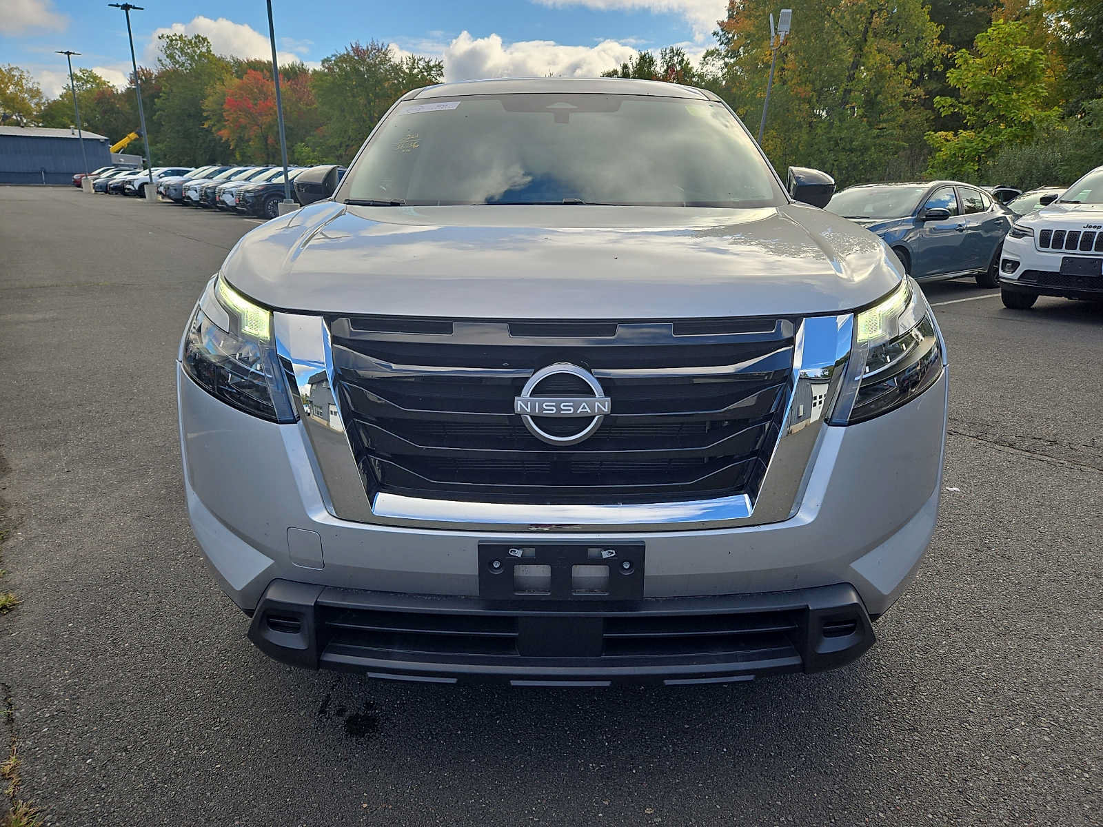 Used 2024 Nissan Pathfinder S AWD/4WD image 2