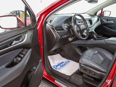 Used 2019 Buick Enclave Essence image 3