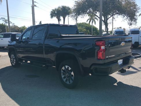 Used 2024 Chevrolet Silverado 2500 Custom w/ Custom Value Package image 7