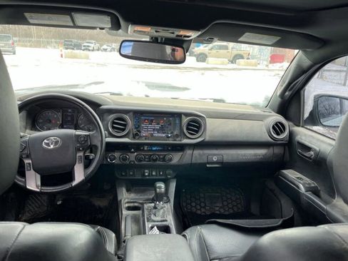 Used 2018 Toyota Tacoma TRD Sport image 10