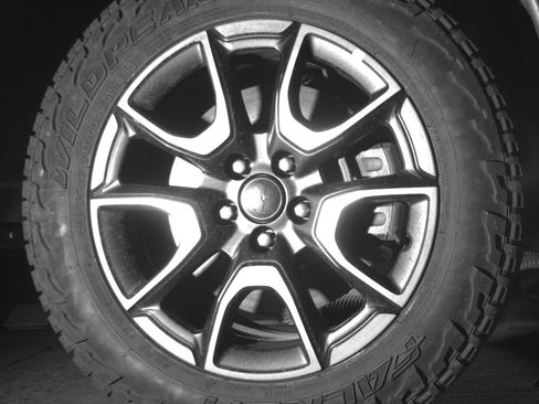 Used 2025 Jeep Compass Trailhawk image 13