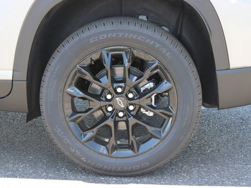 New 2026 Chevrolet Traverse LT w/ Midnight/Sport Edition FWD image 17