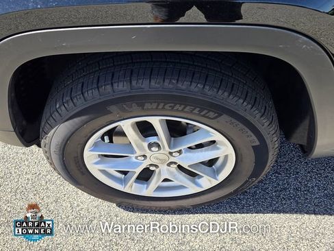 Used 2025 Jeep Grand Cherokee Laredo X w/ Luxury Tech Group I image 19