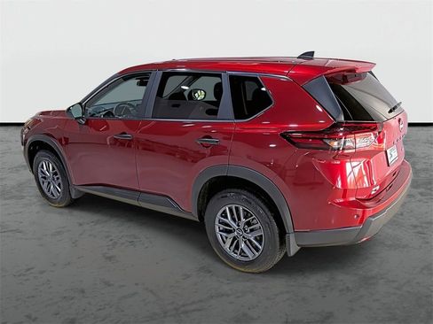 Used 2025 Nissan Rogue S AWD/4WD image 2