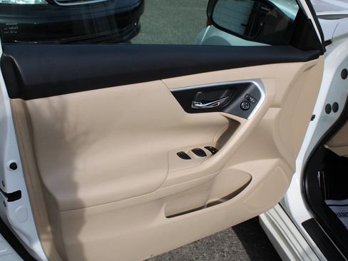 Used 2016 Nissan Altima 2.5 S w/ Power Driver Seat Package image 15