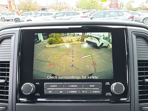 Used 2022 Nissan Titan SV w/ SV Convenience Package image 20