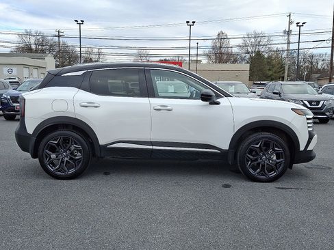 Certified 2025 Nissan Kicks SR image 9