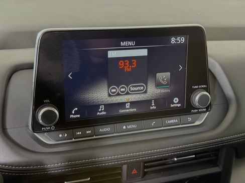 Used 2025 Nissan Rogue SV FWD image 33