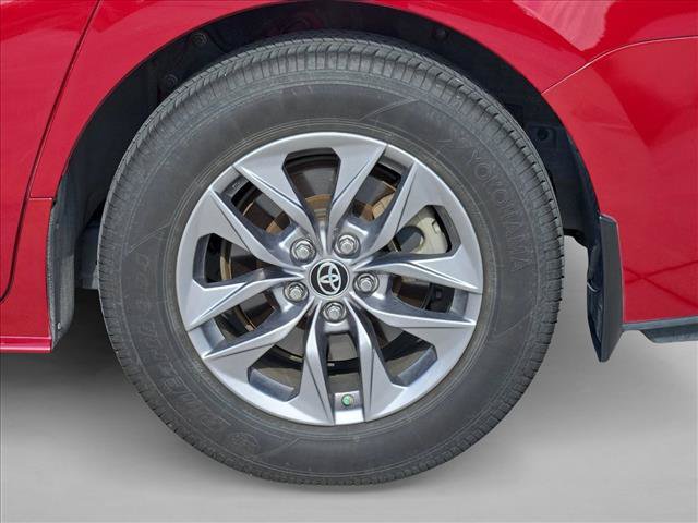Used 2023 Toyota Sienna XLE FWD image 17