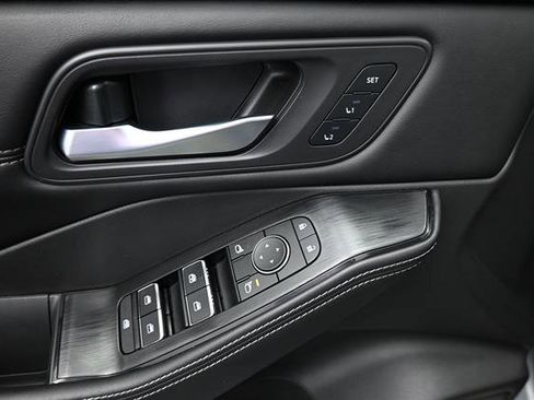 Used 2023 Nissan Rogue SL w/ SL Premium Package FWD image 6