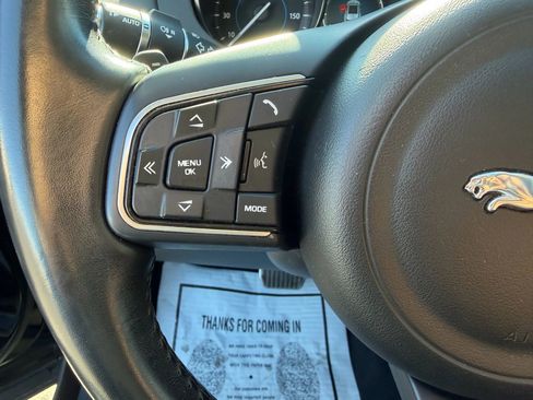 Used 2019 Jaguar F-PACE Premium image 23