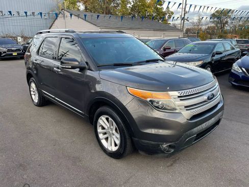 Used 2015 Ford Explorer XLT w/ Equipment Group 202A image 4