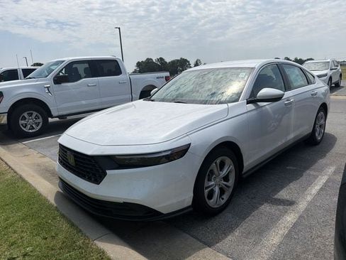 Used 2025 Honda Accord LX image 2