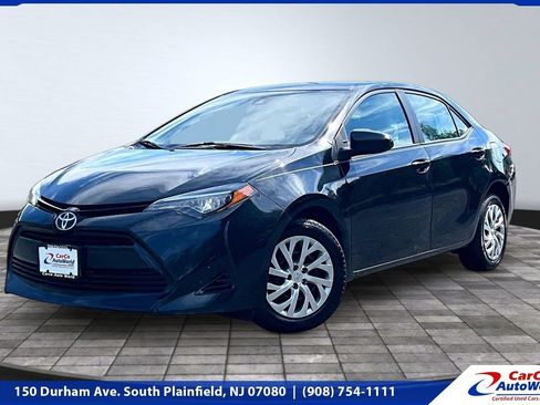 Used 2017 Toyota Corolla LE w/ Carpet Mat Package (TMS) FWD image 1