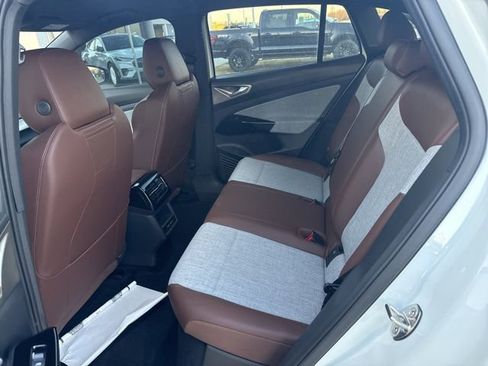 Used 2025 Volkswagen ID.4 Pro image 8