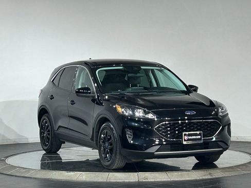 Used 2021 Ford Escape SE FWD image 2