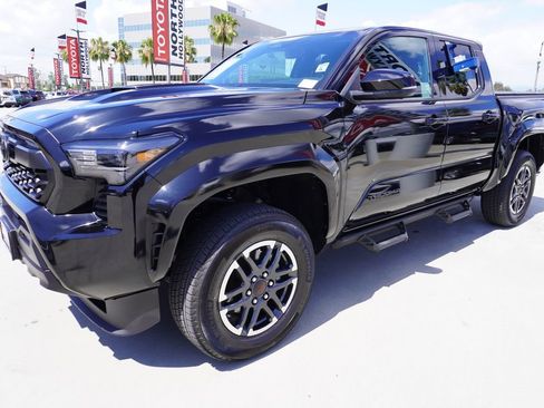 Certified 2025 Toyota Tacoma TRD Sport w/ TRD Sport Upgrade Package image 4