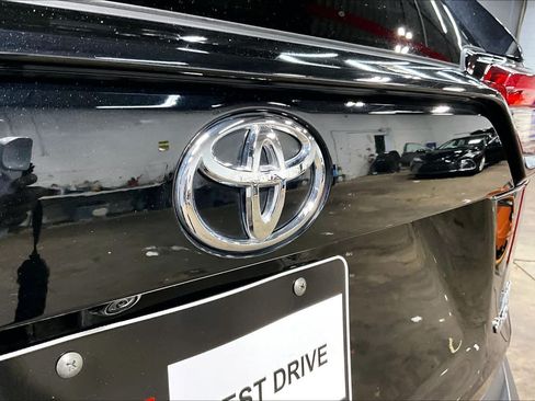 Used 2025 Toyota RAV4 LE AWD/4WD image 31