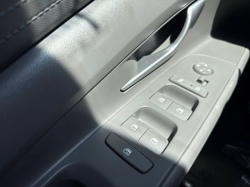 Used 2022 Hyundai Elantra SEL FWD image 28