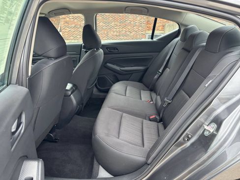 Used 2025 Nissan Altima 2.5 SV FWD image 25