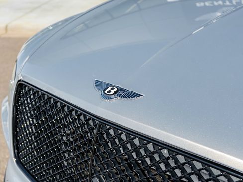 Certified 2022 Bentley Bentayga AWD/4WD image 22