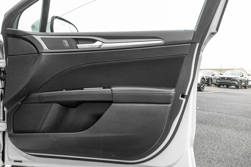 Used 2013 Ford Fusion SE FWD image 32