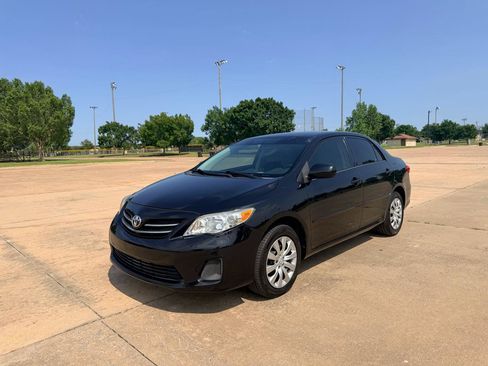 Used 2013 Toyota Corolla LE FWD image 2