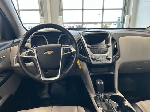 Used 2017 Chevrolet Equinox Premier w/ Enhanced Convenience Package AWD/4WD image 16