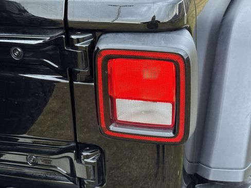 Used 2023 Jeep Wrangler Unlimited Rubicon w/ Cold Weather Group image 11