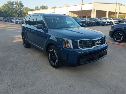 Used 2025 Kia Telluride S FWD image 6