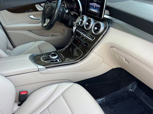 Used 2017 Mercedes-Benz GLC 300 4MATIC image 19