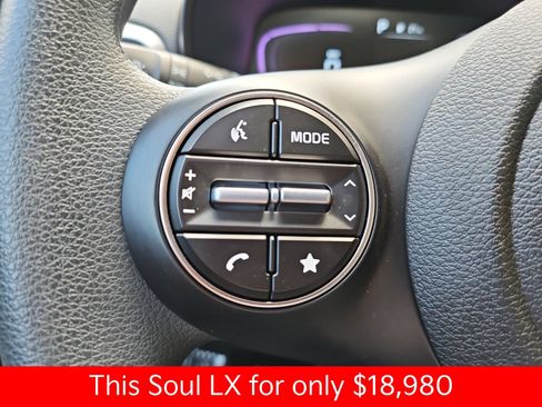 Used 2025 Kia Soul LX FWD image 30