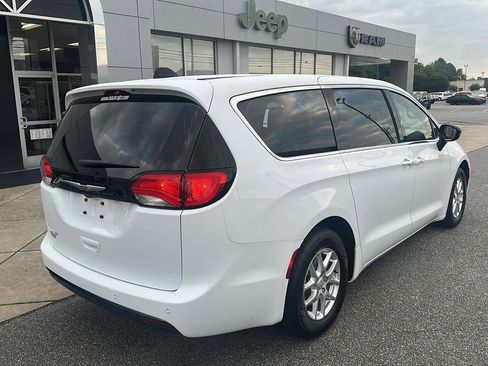 New 2026 Chrysler Voyager LX image 7