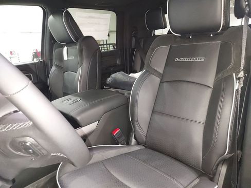 New 2026 RAM 2500 Laramie AWD/4WD image 18