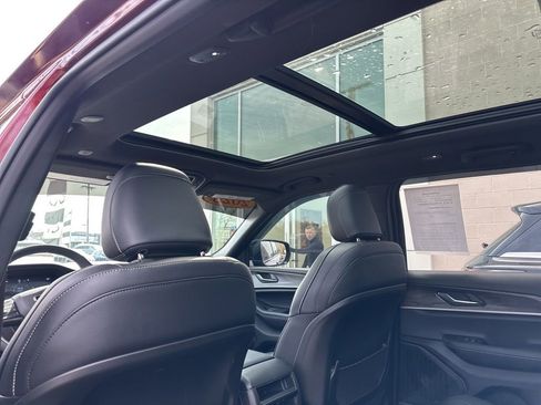 Used 2025 Jeep Grand Cherokee Limited w/ Black Appearance Package image 41