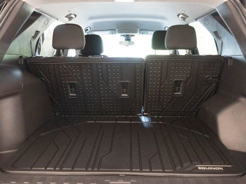 Used 2024 Chevrolet Equinox LT FWD image 16