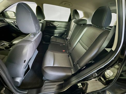 Used 2019 Nissan Rogue SV w/ Premium Package image 26