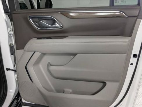 Used 2022 GMC Yukon XL SLE w/ Gmc Pro Safety Plus Package AWD/4WD image 23