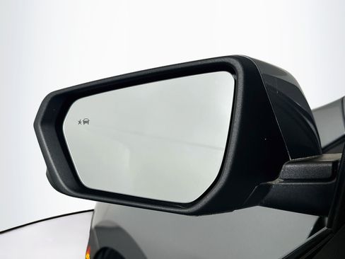 Used 2023 Chevrolet Equinox Premier FWD image 16