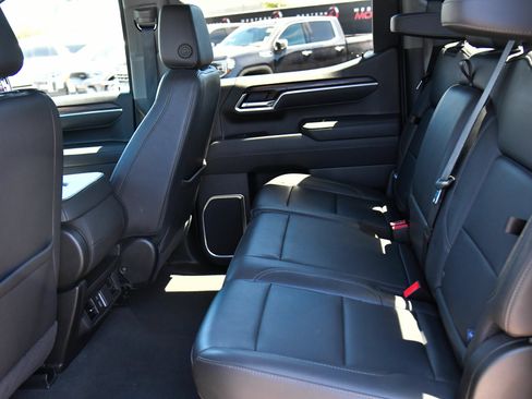Used 2025 GMC Sierra 1500 SLT AWD/4WD image 38