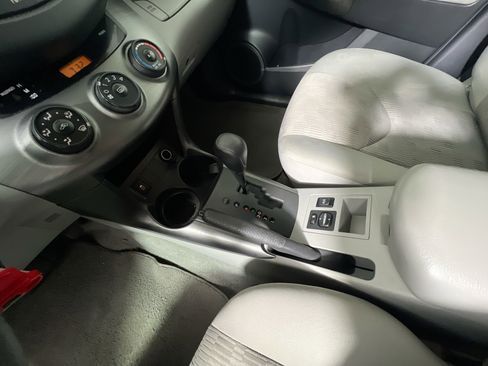 Used 2011 Toyota RAV4 4WD image 24