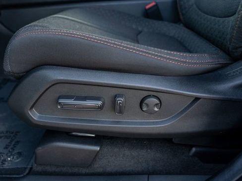 Used 2025 Honda Pilot Sport image 25