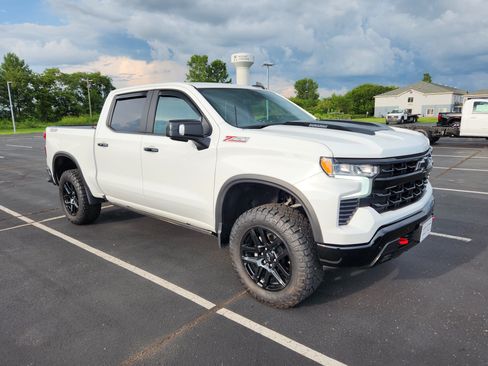 Used 2025 Chevrolet Silverado 1500 LT Trail Boss w/ Convenience Package II AWD/4WD image 9