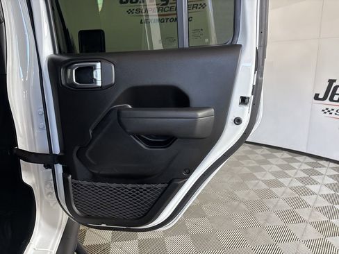 Used 2024 Jeep Wrangler Willys image 23