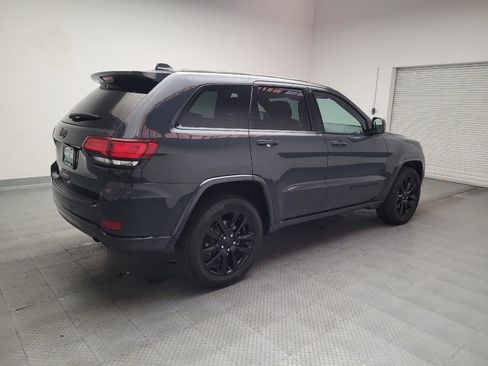 Used 2018 Jeep Grand Cherokee Altitude AWD/4WD image 10